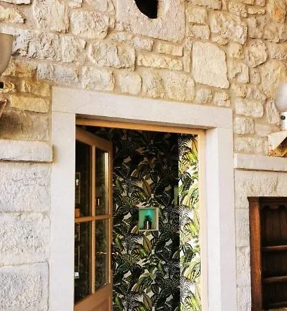 Lodge Le